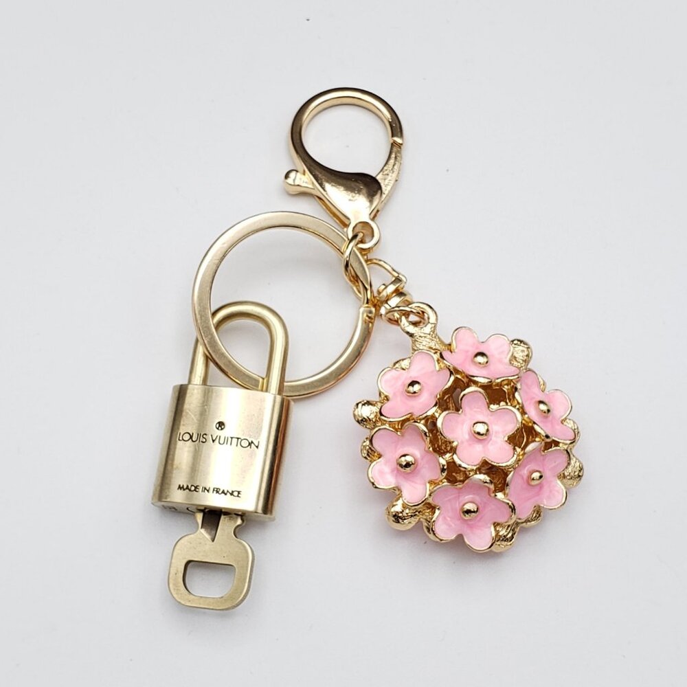 LV Gold Padlock 🔑 Authentic Louis Vuitton Charm + Unbranded Flower Keychain - Picture 7 of 11
